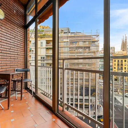 Stunning 5br With Sagrada Familia Views شقة