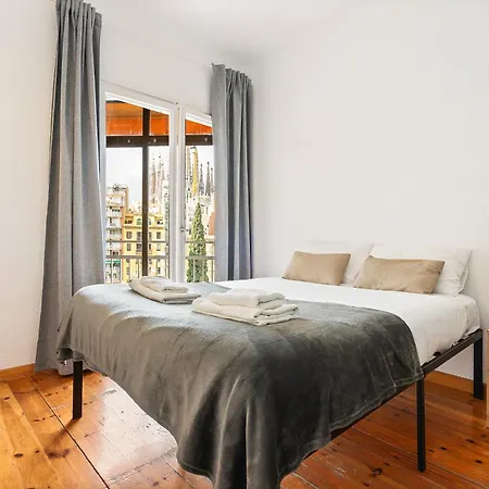 Apartment Stunning 5br With Sagrada Familia Views *