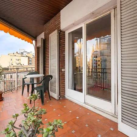 Stunning 5br With Sagrada Familia Views Daire